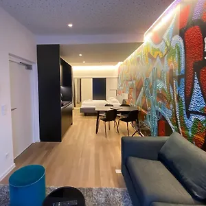 Lägenhetshotell Blackhome I Contactless Check-in, Graz