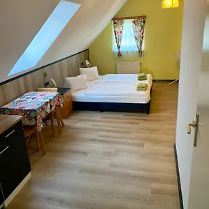 - Alt - Strassgang Pensjonat